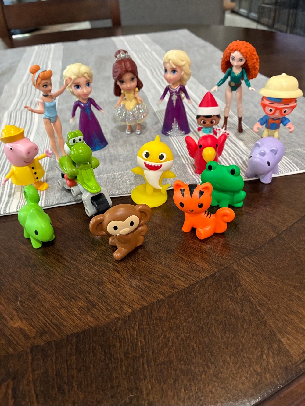 Assorted Kids Toy Figures - Mixed Color Mini Characters Toy size 1:12 “ to 3 “